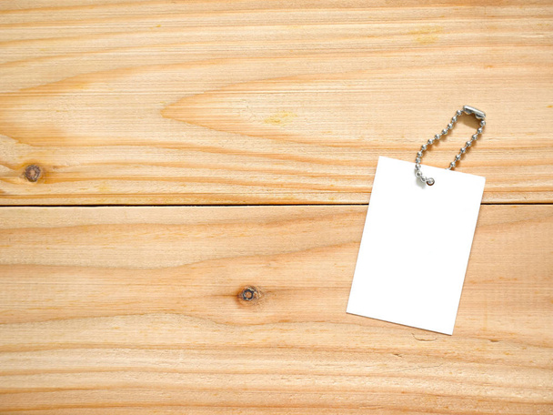 Blank price tag label on wooden table with copy space - 写真・画像