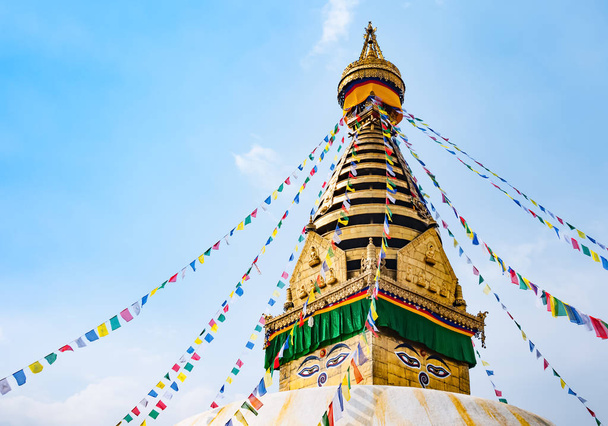 Stupa Swayambhunath maymun Tapınağı, Katmandu, Nepal - Fotoğraf, Görsel