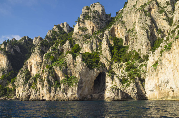 Coastal rocks at the Mediterranean Sea in Capri island, seen from a motor boat tour.  - 写真・画像
