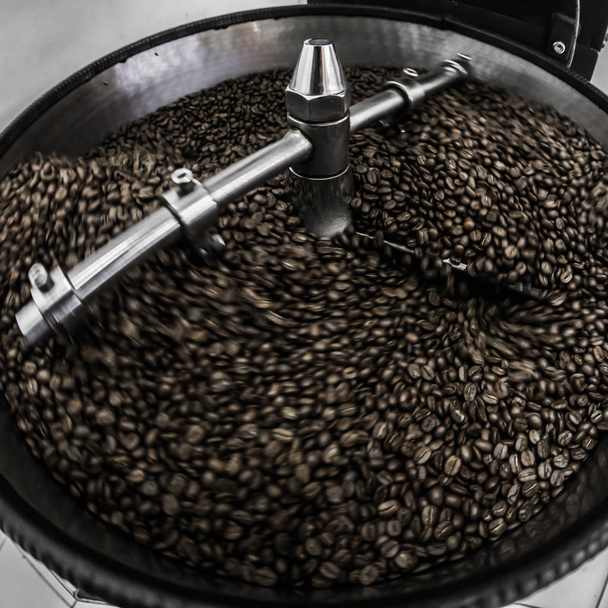 Machine for roasting coffee beans in moving process - Photo, Image