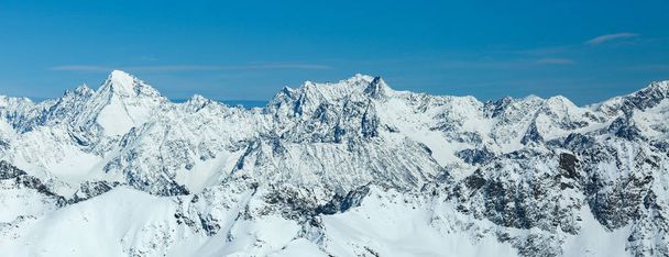 Talvi maisema Panorama hiihtokeskus Pitztaler Gletscher. Wildspitzbahn. Alpeilla. Itävallassa. Talvikausi
 - Valokuva, kuva