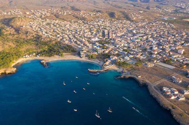 Letecký pohled na Tarrafal Beach na ostrově Santiago v Cape Verde - Cabo Verde - Fotografie, Obrázek