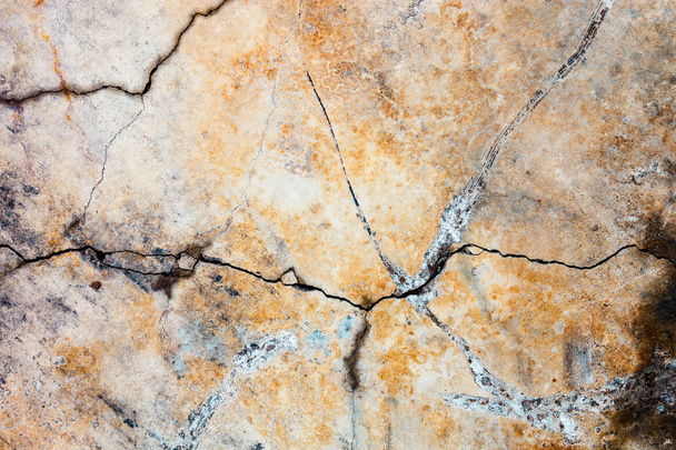 Трещина бетонной поверхности с богатой и разнообразной текстурой
. - Фото, изображение