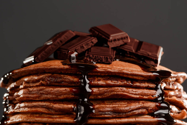 Chocolate melting on hot pancakes - Foto, Bild