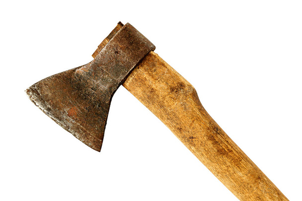 Staré ax s dřevěnou rukojetí detail, izolované na bílém pozadí - Fotografie, Obrázek