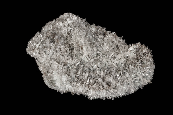 Макроминеральный каменный сульфитовый кварц на черном фоне
 - Фото, изображение