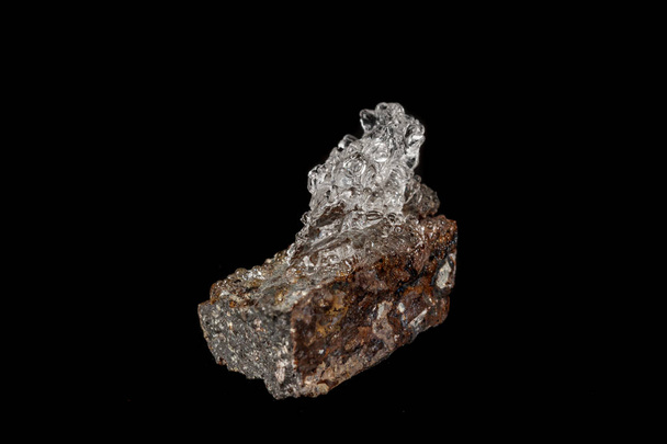 Макрос Hyalite мінеральні камінь на чорному тлі крупним планом - Фото, зображення