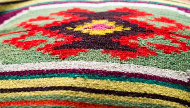 Традиційна українська ткана тканина з Карпатських гір. - Фото, зображення