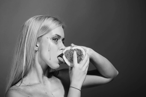 girl with creative fashionable makeup hold grapefruit, vitamin - Фото, изображение