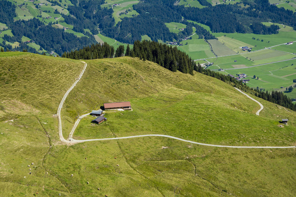 Gyönyörű Brixen Valley és Kitzbuhel Alpok, Tirol, Ausztria - Fotó, kép