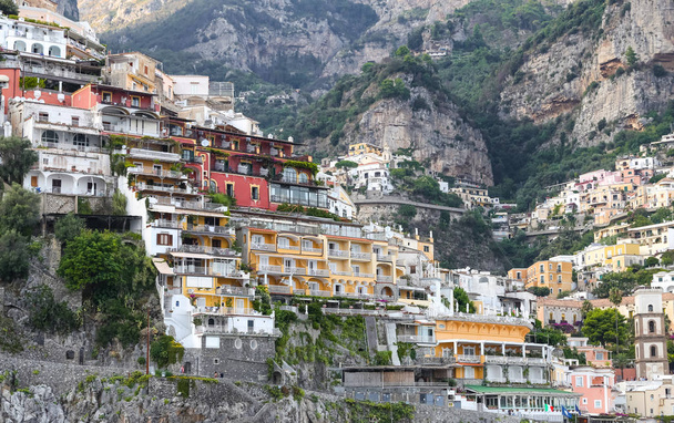 Positano város általános nézete Nápoly városban, Olaszország - Fotó, kép
