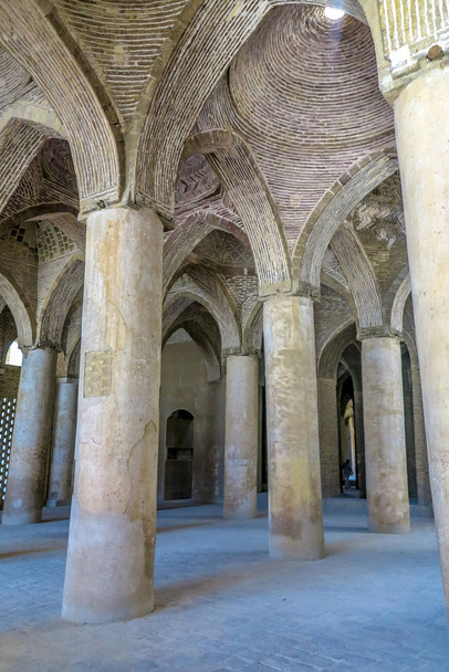 Isfahan Masjed-e Jameh Mosque Prayer Hall Pillars with Brick Ceiling - Photo, Image