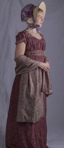 Regency nainen tummanpunainen mekko
 - Valokuva, kuva