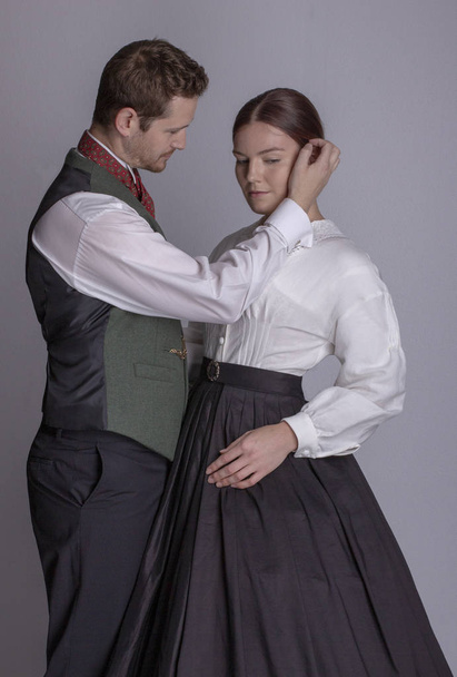 Victorian couple in love - Foto, imagen