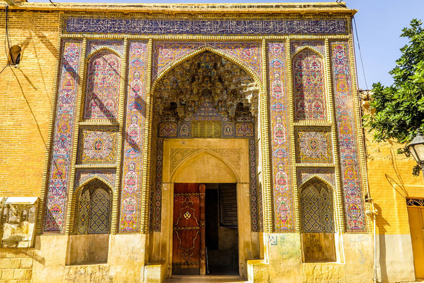 Shiraz Nasir Al-Mulk Mezquita Rosa Entrada de la puerta principal
 - Foto, imagen