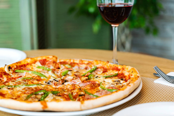 italian pizza with asparagus and red wine  - Foto, Bild