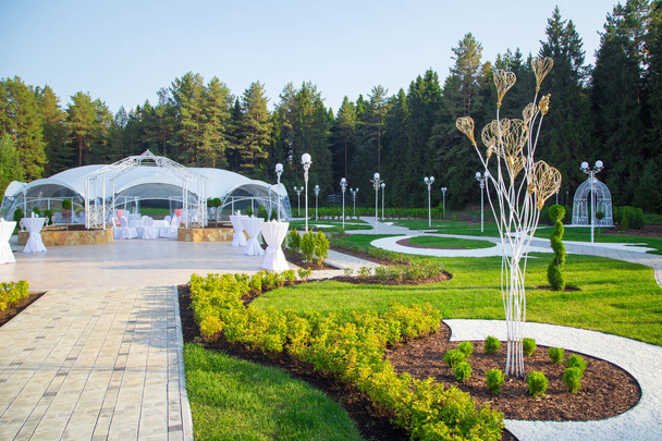 Foto de la hermosa terraza blanca de la boda
 - Foto, Imagen