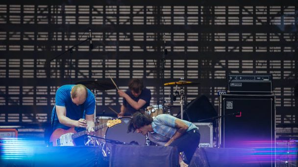 Члени американського рок-гурту вибухи в небі виконувати під час на полуниця музичний фестиваль 2014 року в Шанхаї, Китай, 1 травня 2014 - Фото, зображення