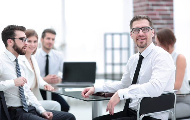 professional business team sitting at the Desk - Фото, изображение