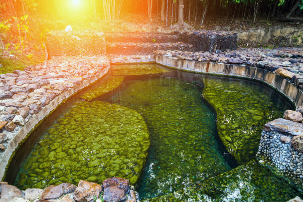 Гаряча весна антропогенними купання басейнів в південь від Крабі провінція природ власний гаряча ванна джакузі, nam tok rawn в тайському. - Фото, зображення