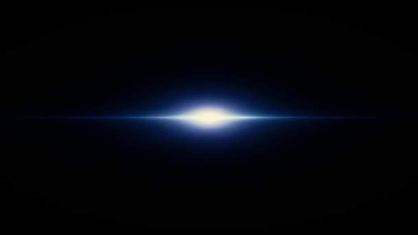 Horizontale ray en stralende bol van blauw licht pulserende op zwarte achtergrond. Abstracte bal van het wit licht en een horizontale ray met blauwe glanzende. - Video