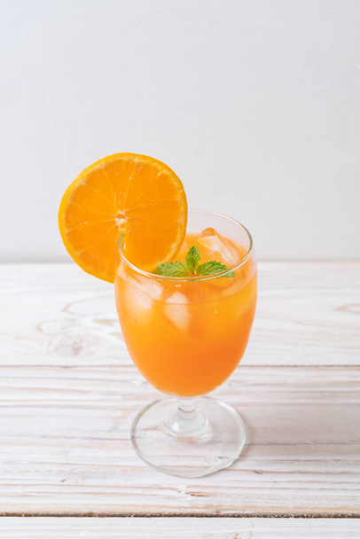 glass of orange juice with ice - Zdjęcie, obraz