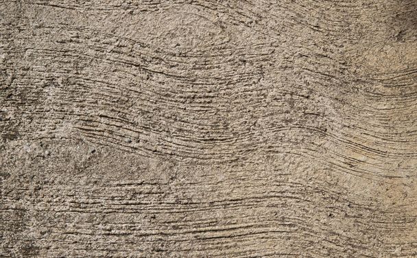 Bézs festett falkép. Barna festett ecset textúra. Mocskos betonfal közelkép. Rusztikus építészeti háttér. Elavult cementpadló. Durva festett felület. Szüreti vagy kopott elegáns háttér - Fotó, kép