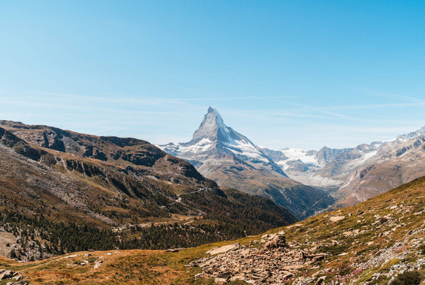 Beautiful mountain landscape with views of the Matterhorn peak in Zermatt, Switzerland. - Фото, зображення