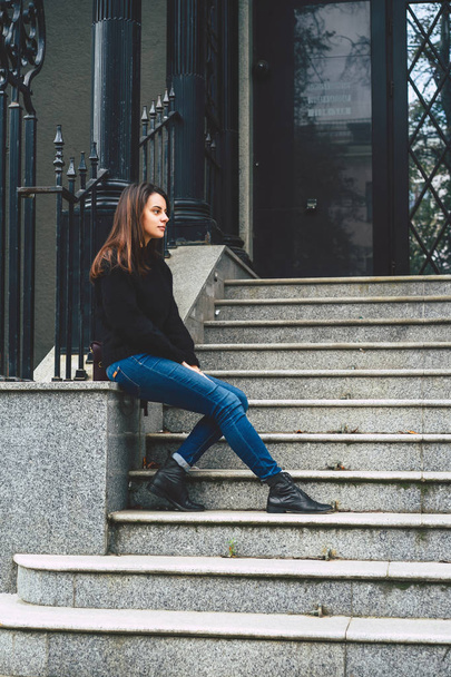 girl brunette runs down the stairs in the city and smiles - Fotoğraf, Görsel