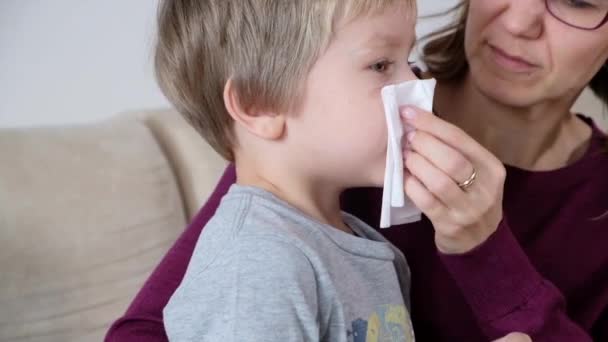 Mother and little boy with running nose, mom taking care of her sick toddler boy. - Materiał filmowy, wideo