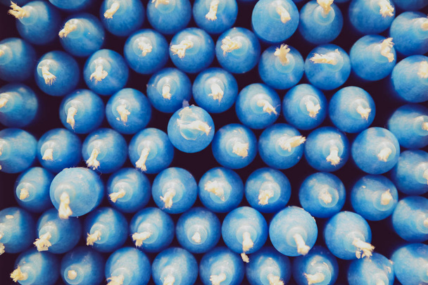 青いキャンドルのスタック作成視覚的なパターン - 写真・画像