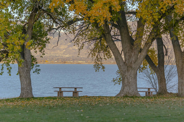 Relaxante paisagem do Lago Utah em Saratoga Springs
 - Foto, Imagem