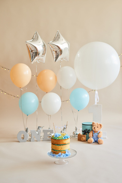 誕生日 1 年ケーキ スマッシュの装飾 - 写真・画像