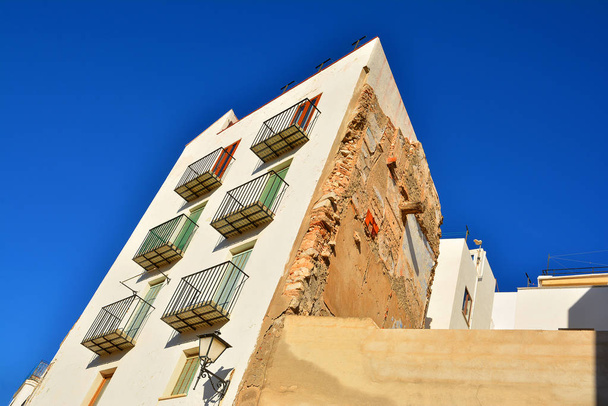 Budynek architektura w stare miasto Peñíscola, Costa del Azahar, w prowincji Castellón, w Walencji. Peñíscola jest popularnym ośrodkiem turystycznym w Hiszpanii - Zdjęcie, obraz