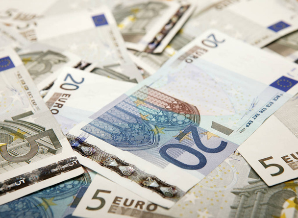 Selectie van twintig en vijf coupures Euro - Foto, afbeelding