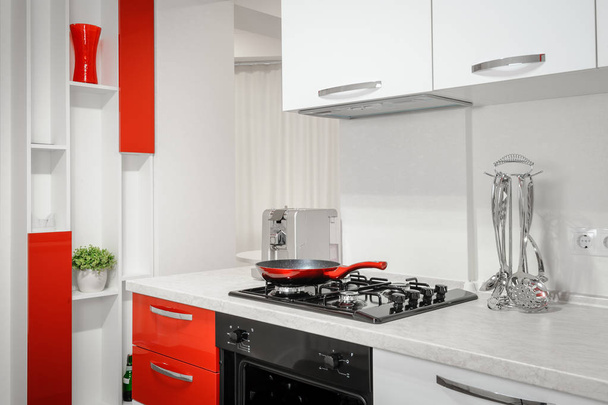 Kırmızı ve beyaz mutfak modern iç - Fotoğraf, Görsel