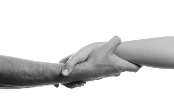 Mann und Frau Händchen haltend auf weißem Hintergrund, Nahaufnahme. Hilfekonzept - Foto, Bild