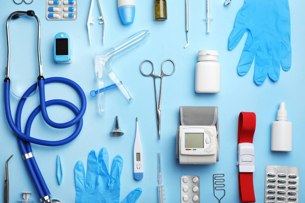 Flat lay composition with medical objects on color background - Fotoğraf, Görsel