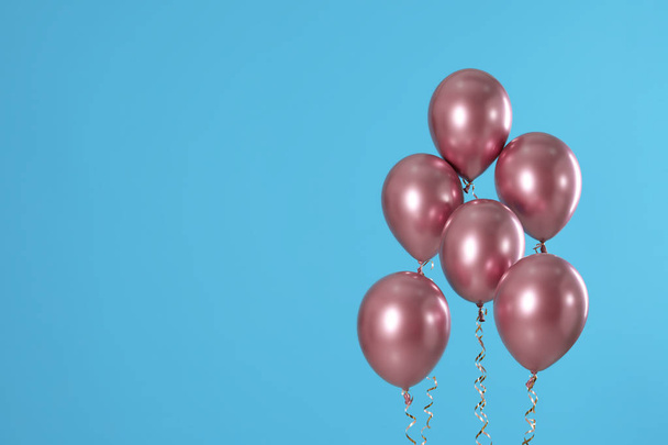 Bright balloons on color background. Space for text - Foto, imagen
