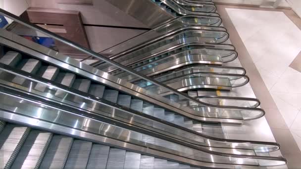 Escaleras mecánicas en una de las terminales del Aeropuerto Internacional de Denver
. - Imágenes, Vídeo