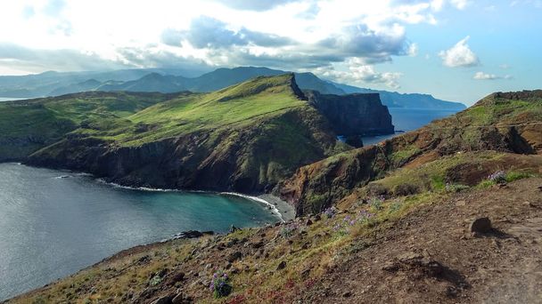 カボ サン Lorenco は、ポルトガルのマデイラ島の最も美しい岬です。島の東 - 写真・画像