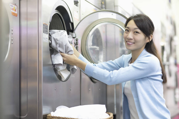 portrait of  asian woman  washing clothes - Zdjęcie, obraz
