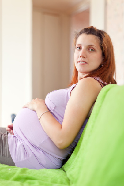 pregnant woman in home - Foto, afbeelding