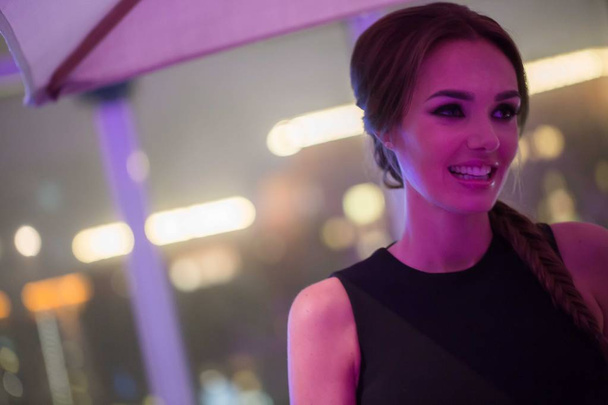 British model and socialite Tamara Ecclestone, daughter of Formula One Group chief executive Bernie Ecclestone, talks with other guests at a party by Show Beauty and Joyce Beauty in Hong Kong, China, 12 November 2014. - Foto, Imagem