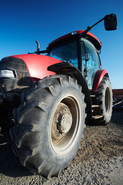 piros traktor - Fotó, kép
