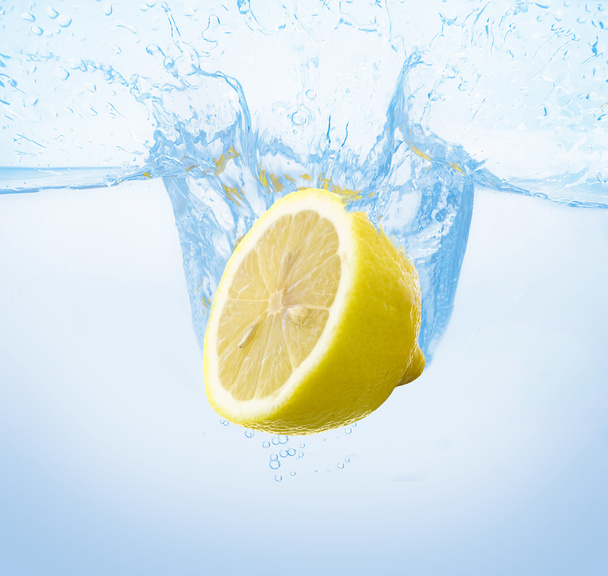 Lemon in the water - Foto, Bild