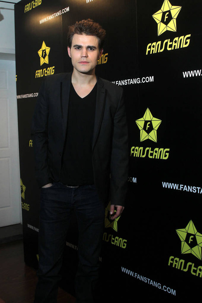 American actor Paul Wesley poses as he arrives for the pre-recording of a TV show in Shanghai, China, 12 March 2013 - Foto, Imagen