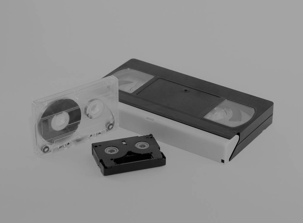 drei Kassetten auf weißem Hintergrund - Foto, Bild