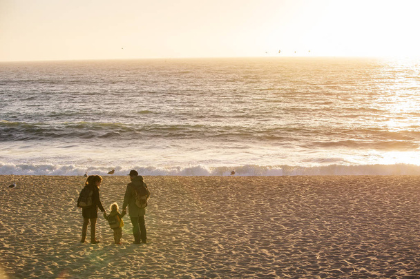 Happy family visit Pacific Ocean in California - Фото, зображення