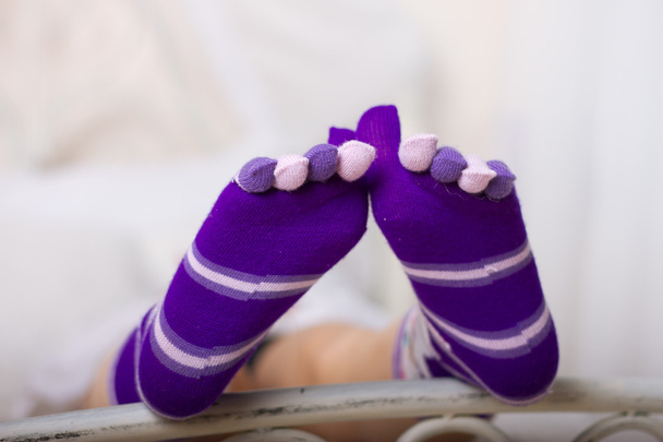 κάλτσες κορίτσι δάχτυλο σε σχήμα και χρώμα - Φωτογραφία, εικόνα